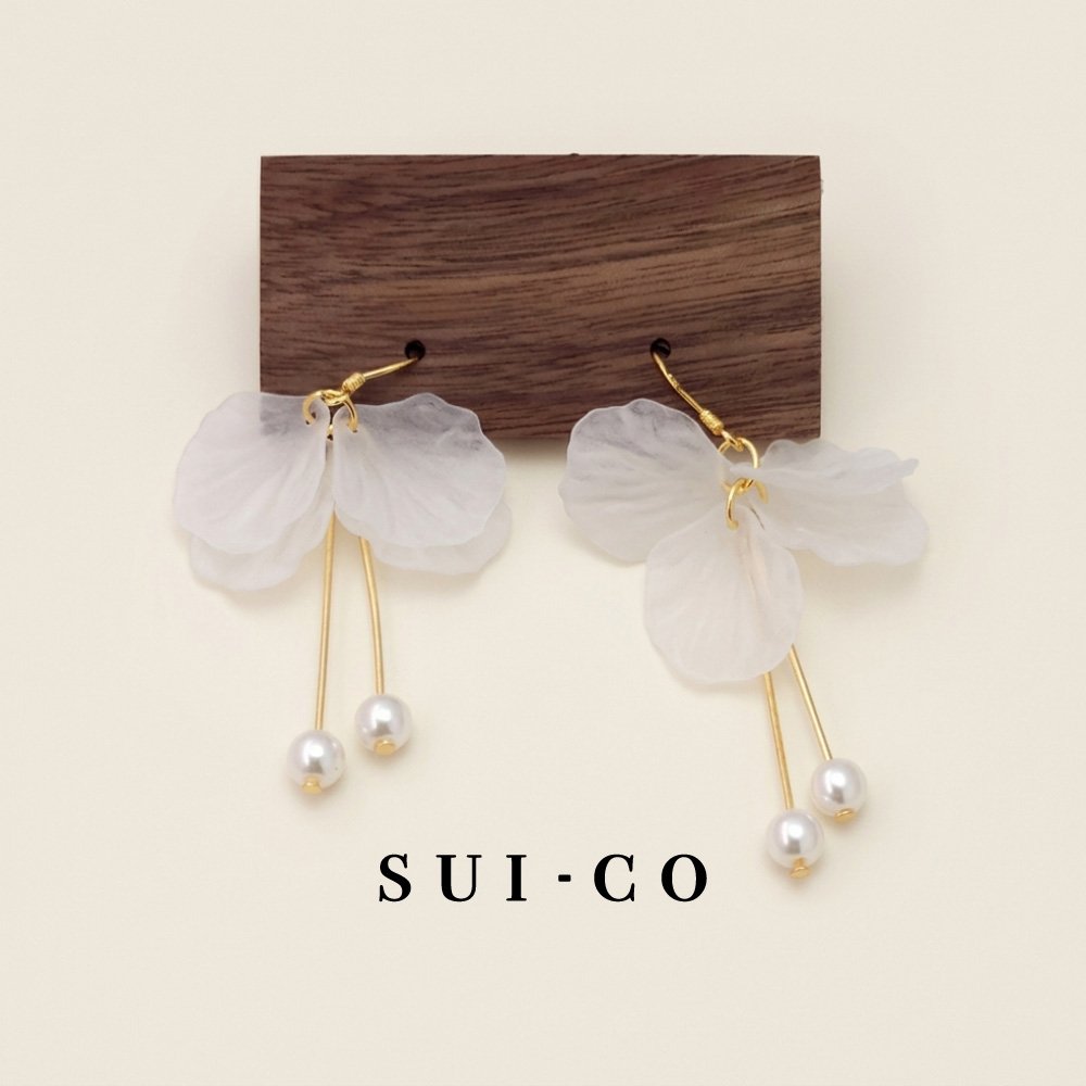 Lyra Earrings – S925 Silver & Acrylic Leaf Design