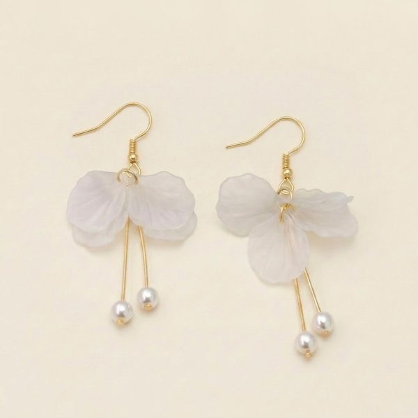 Lyra leaf pearl drop earrings in gold with frosted resin