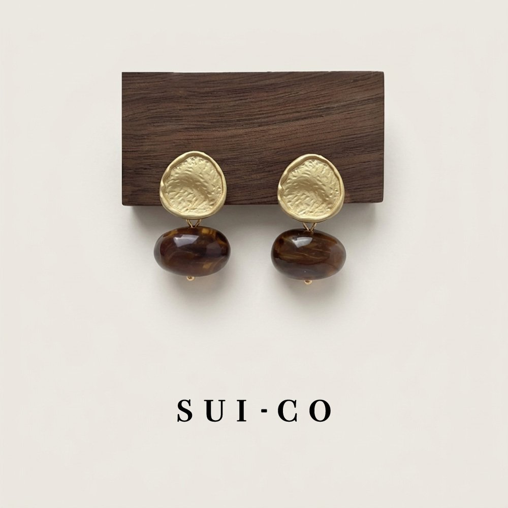 Caramel Heritage: Retro Geometric Molded Resin Drop Earrings