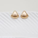 Close up of textured shell pattern vintage gold earring S925 sterling silver post sui-co.my