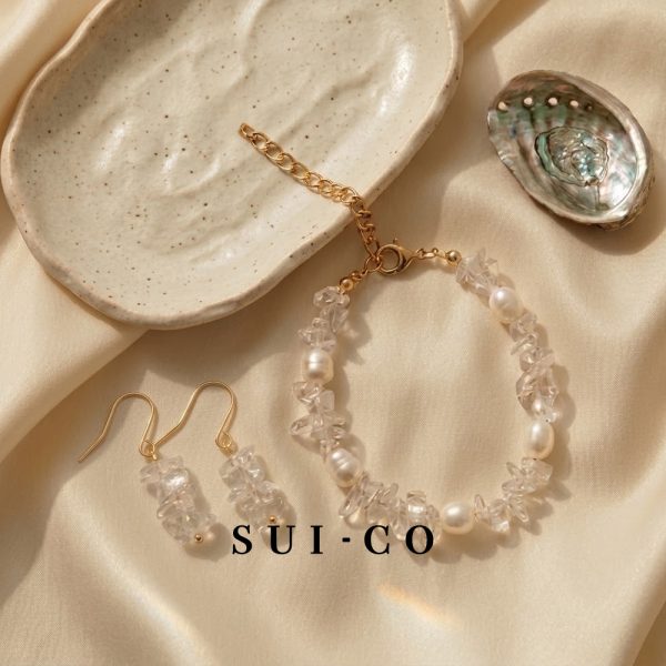 Handcrafted freshwater pearl and clear quartz chip bracelet with extender chain sui-co.my