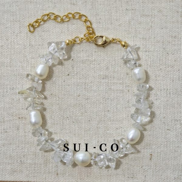 Handcrafted freshwater pearl and clear quartz chip bracelet with extender chain sui-co.my