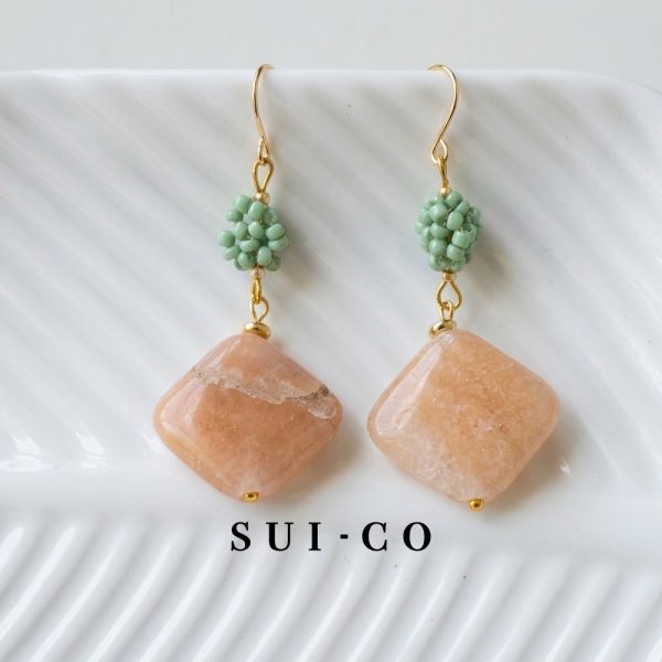Handcrafted natural peach moonstone gemstone texture gold plated hook earrings sui-co
