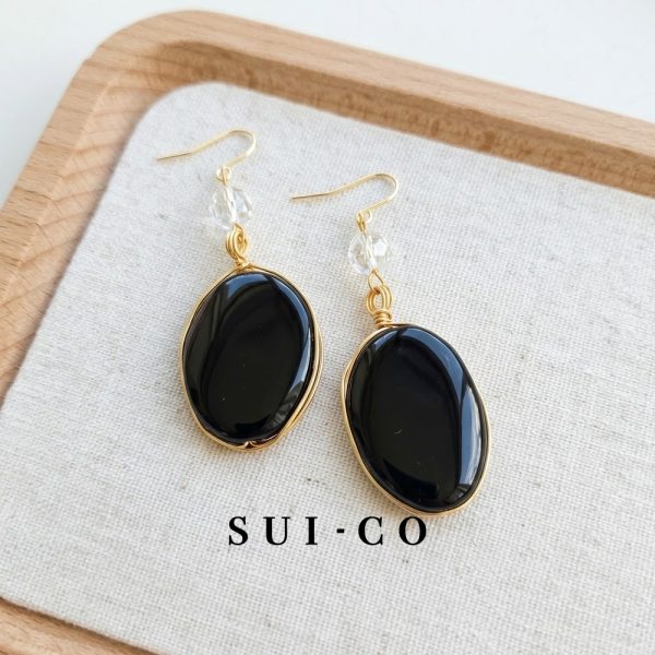 Close up of hand wire wrapped black onyx pendant with clear czech crystal bead sui-co.my